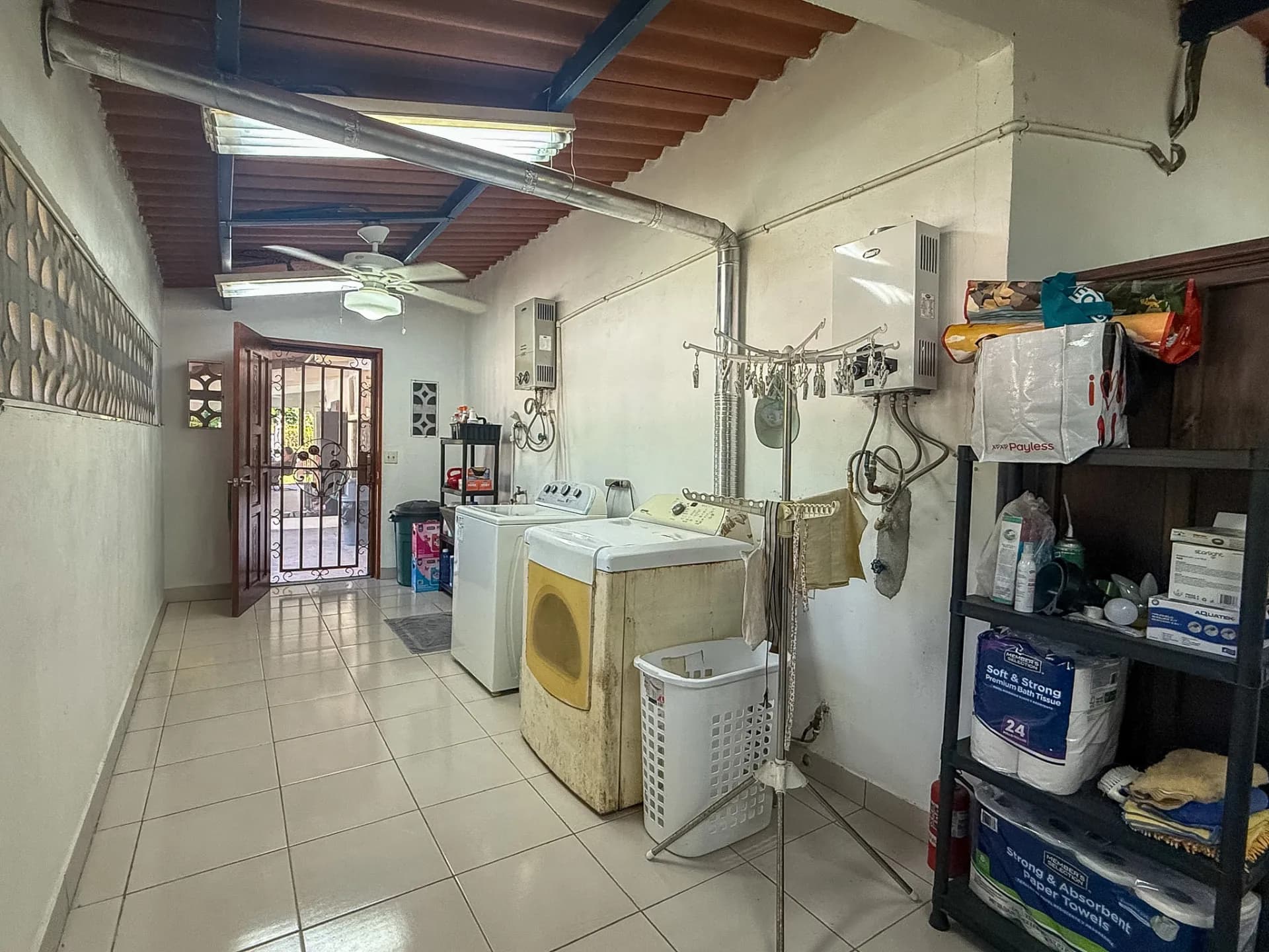 3 Bedroom Coastal Estate with Guest House, Backup Generator and 0.89 Acres in Nueva Gorgona, Panama R-0079 - Image 14