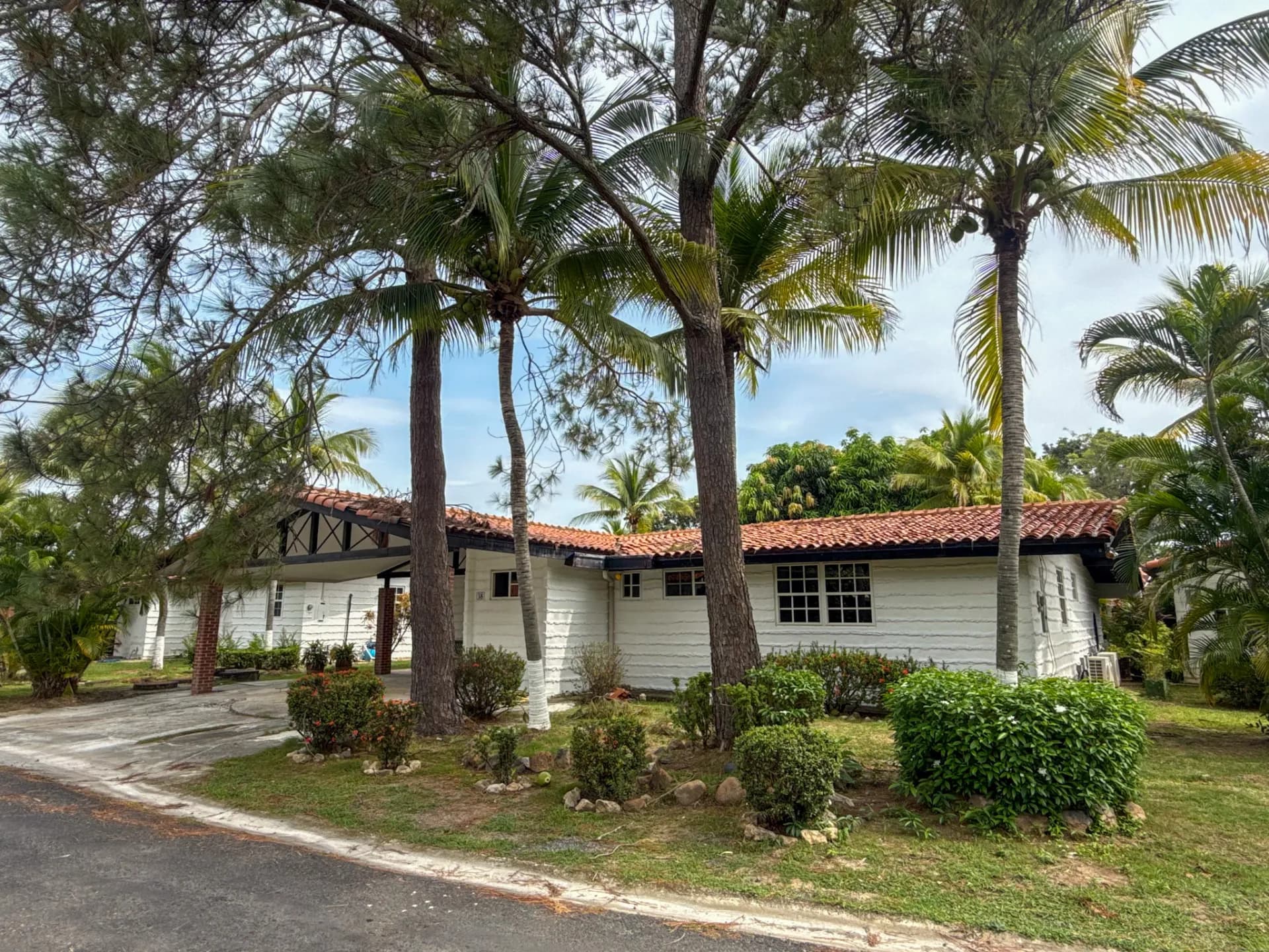 3-Bedroom, 3-Bathroom Home in the Heart of Coronado, Panama. R-0086 - Image 5