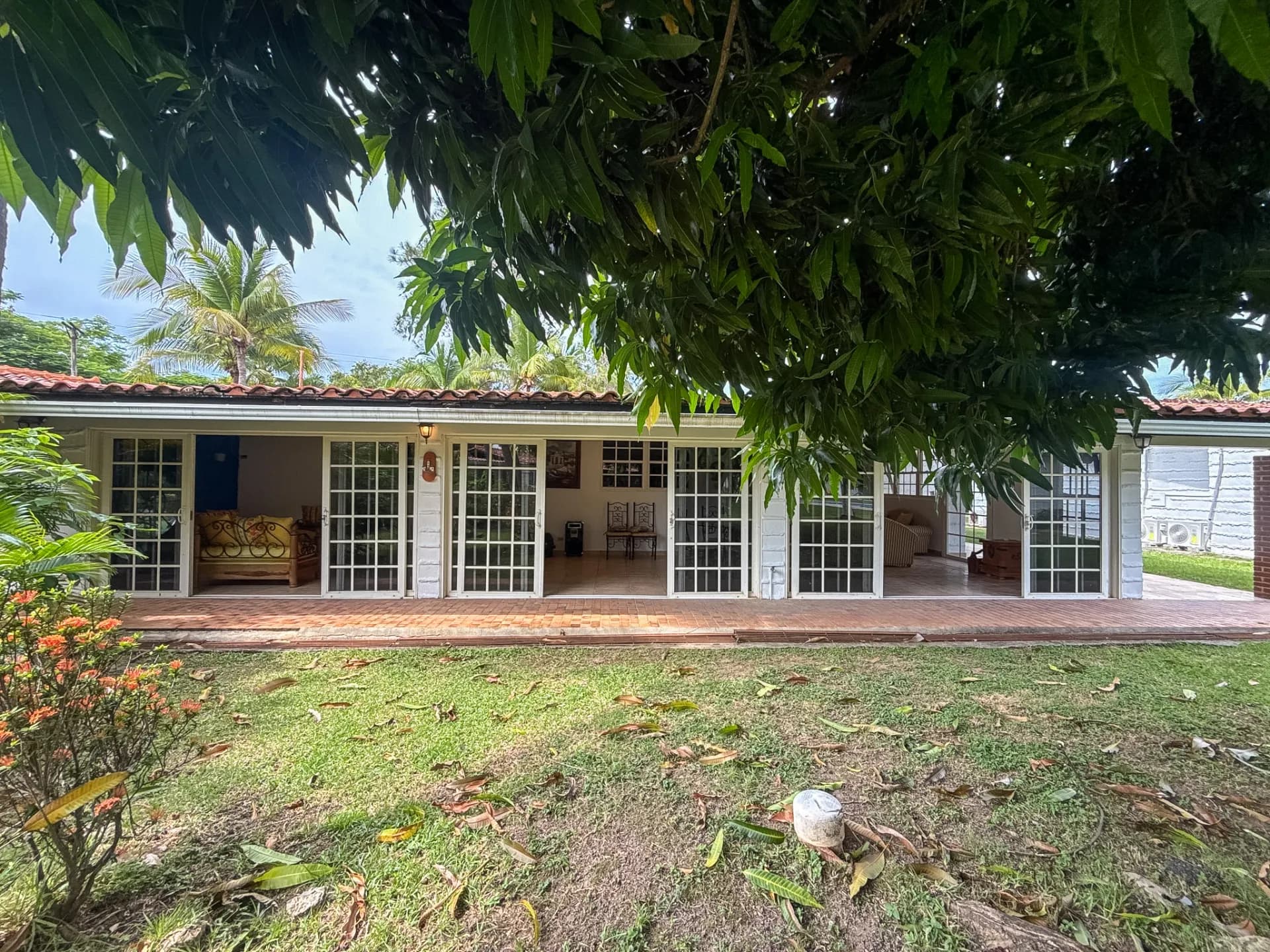 3-Bedroom, 3-Bathroom Home in the Heart of Coronado, Panama. R-0086 - Image 3