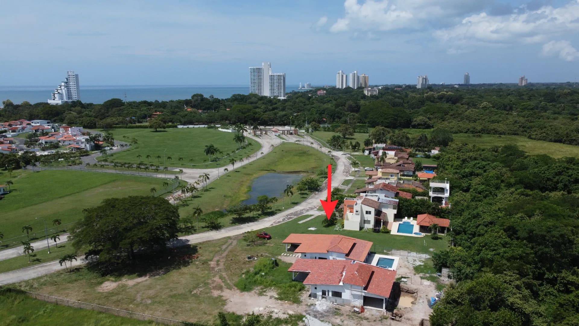 3 Bedroom Coastal Home with Pool R-0048 - Image 1