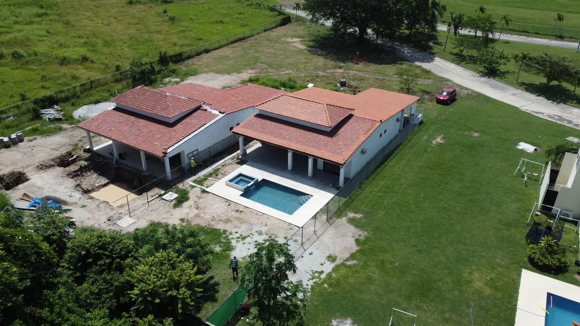 3 Bedroom Coastal Home with Pool R-0048 - Image 3