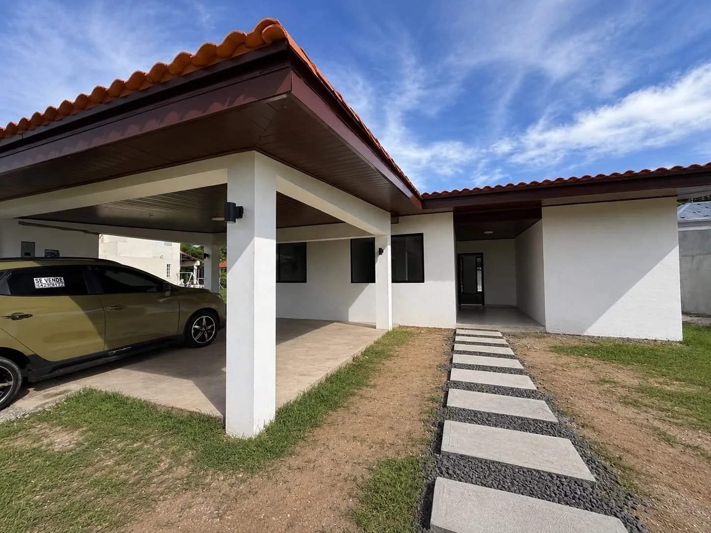 3 Bedroom Coastal Home with Pool R-0048 - Image 2
