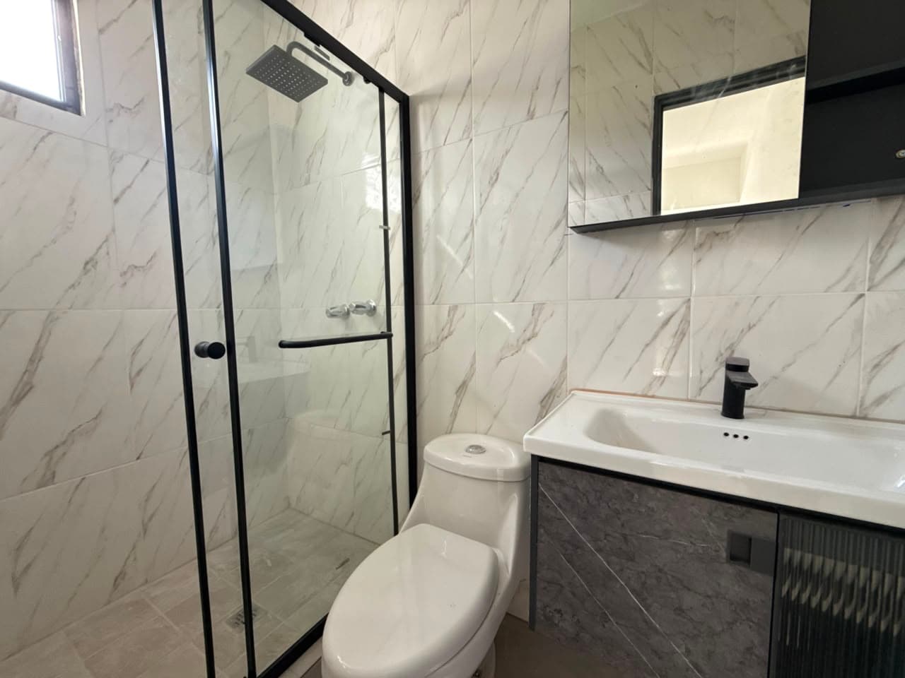 3 Bedroom Coastal Home with Pool R-0048 - Image 11