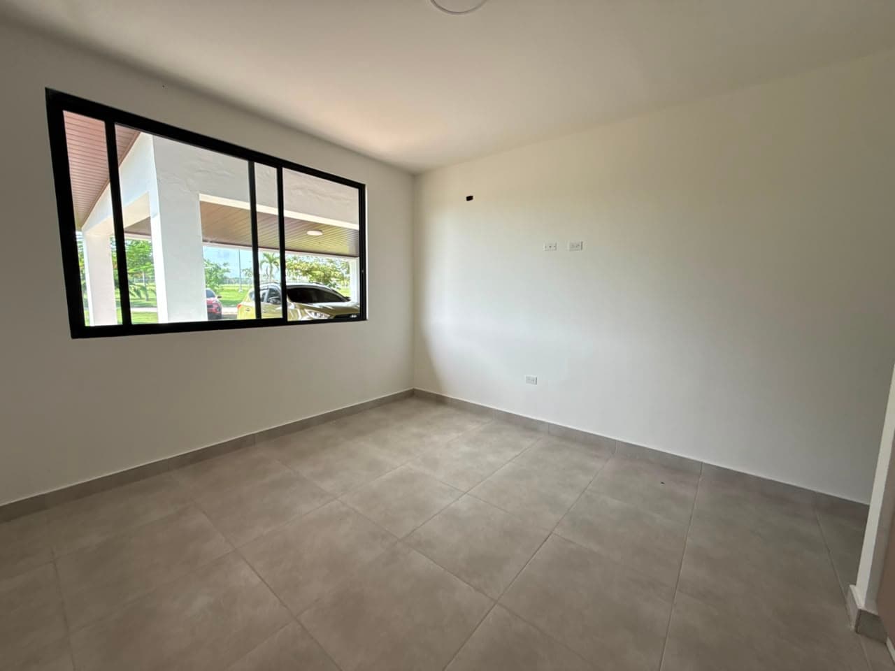 3 Bedroom Coastal Home with Pool R-0048 - Image 12