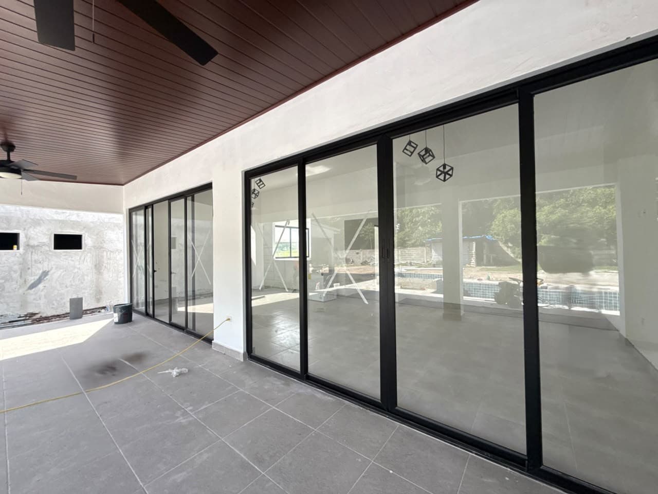 3 Bedroom Coastal Home with Pool R-0048 - Image 22
