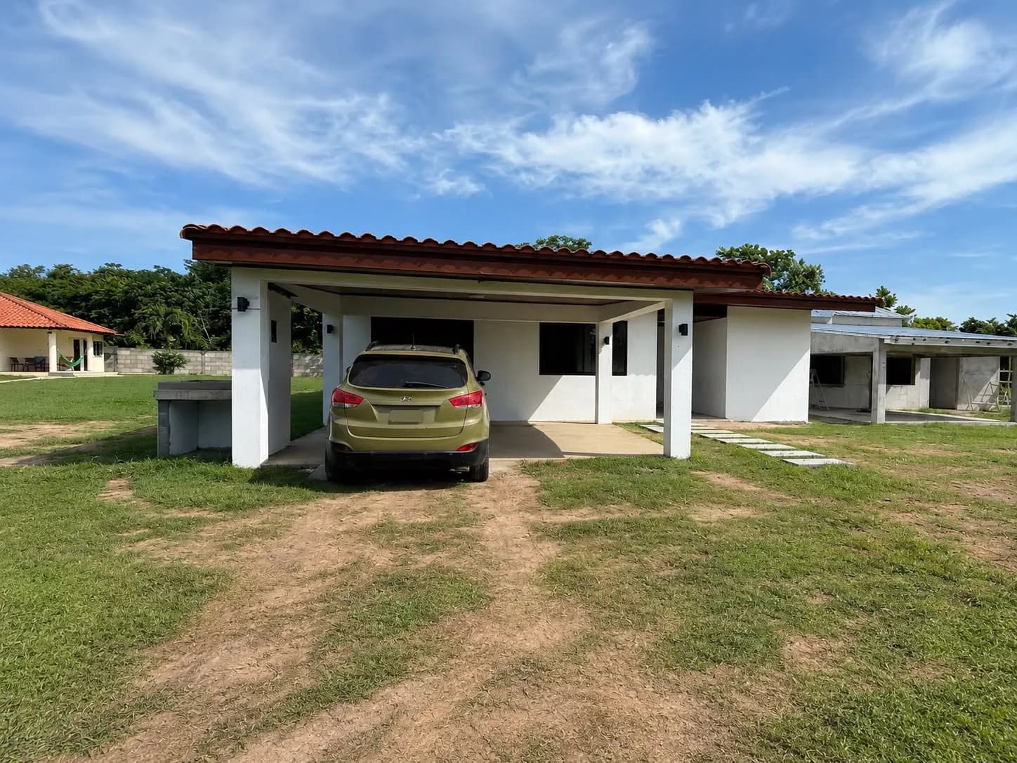 3 Bedroom Coastal Home with Pool R-0048 - Image 24