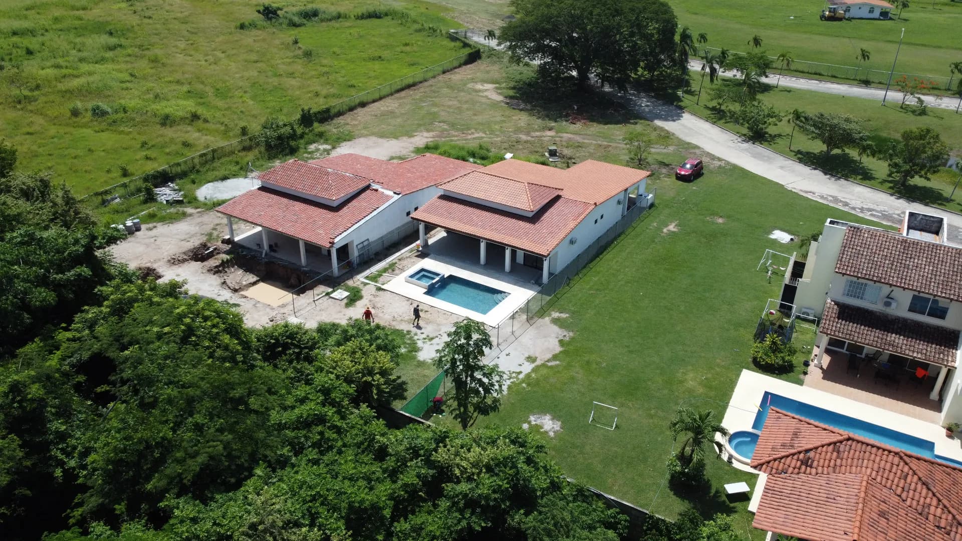 3 Bedroom Coastal Home with Pool R-0048 - Image 26