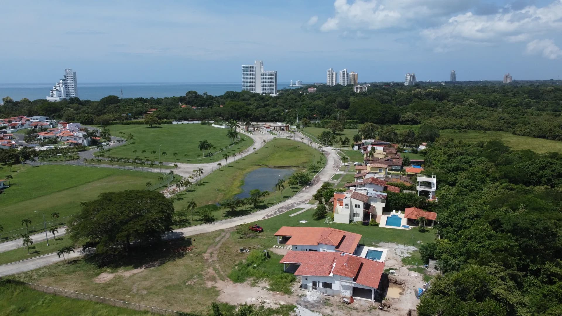 3 Bedroom Coastal Home with Pool R-0048 - Image 27