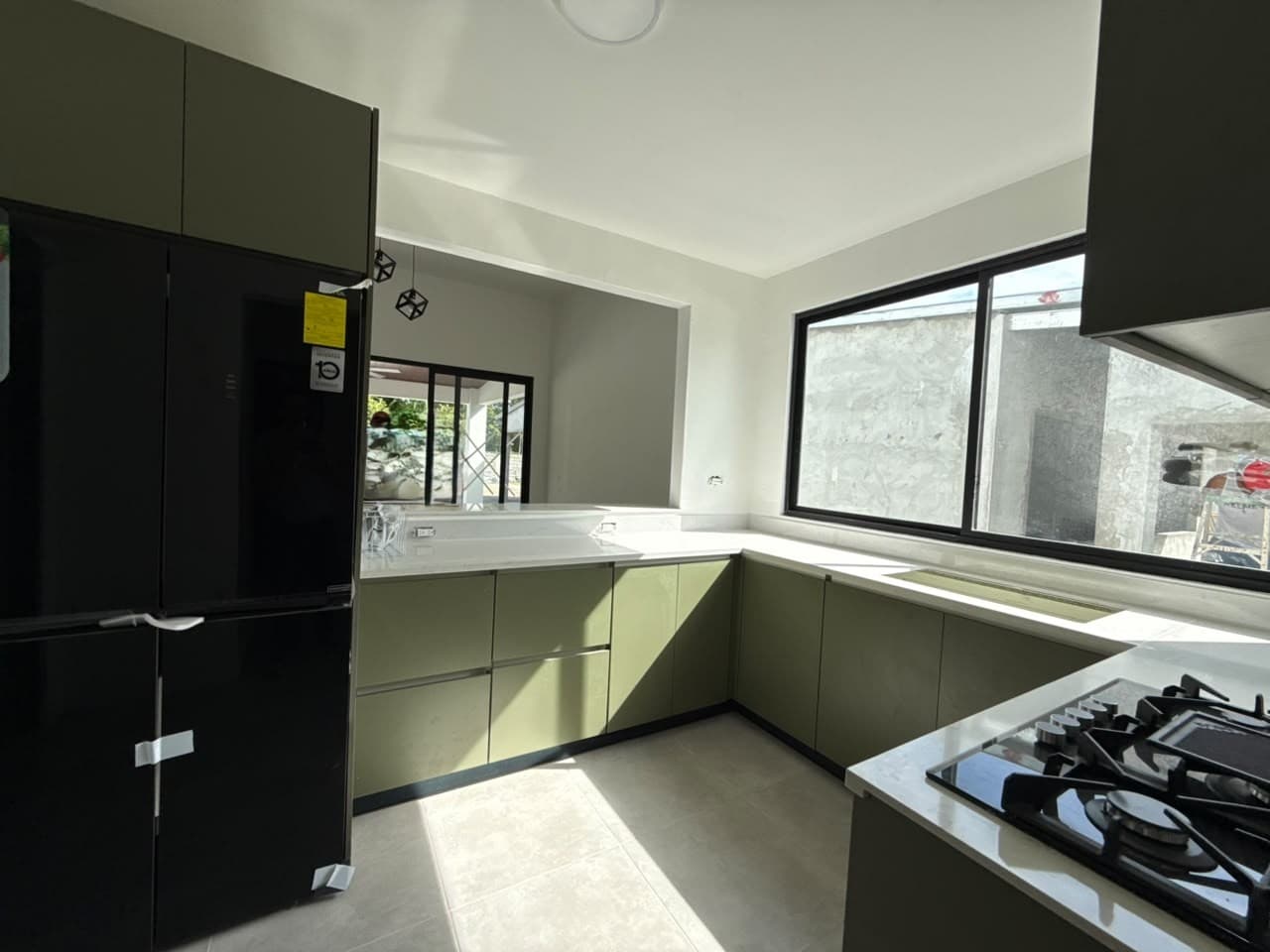 3 Bedroom Coastal Home with Pool R-0048 - Image 6