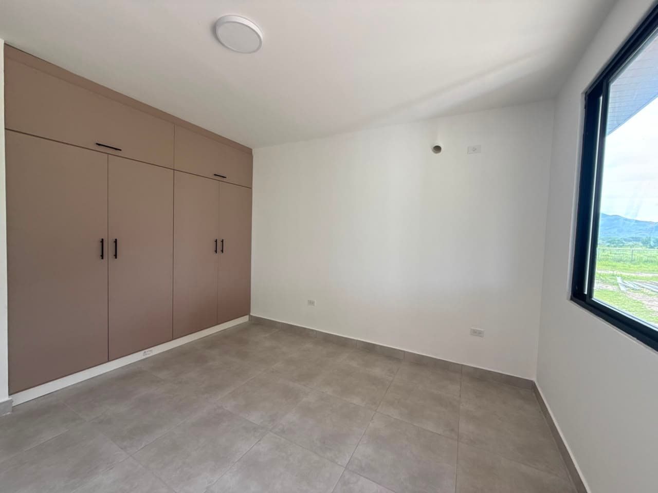 3 Bedroom Coastal Home with Pool R-0048 - Image 9