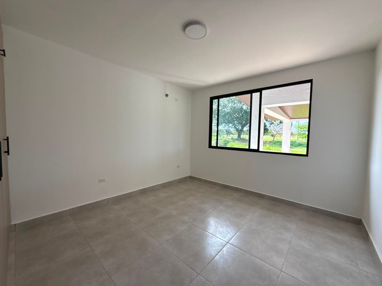 3 Bedroom Coastal Home with Pool R-0048 - Image 10