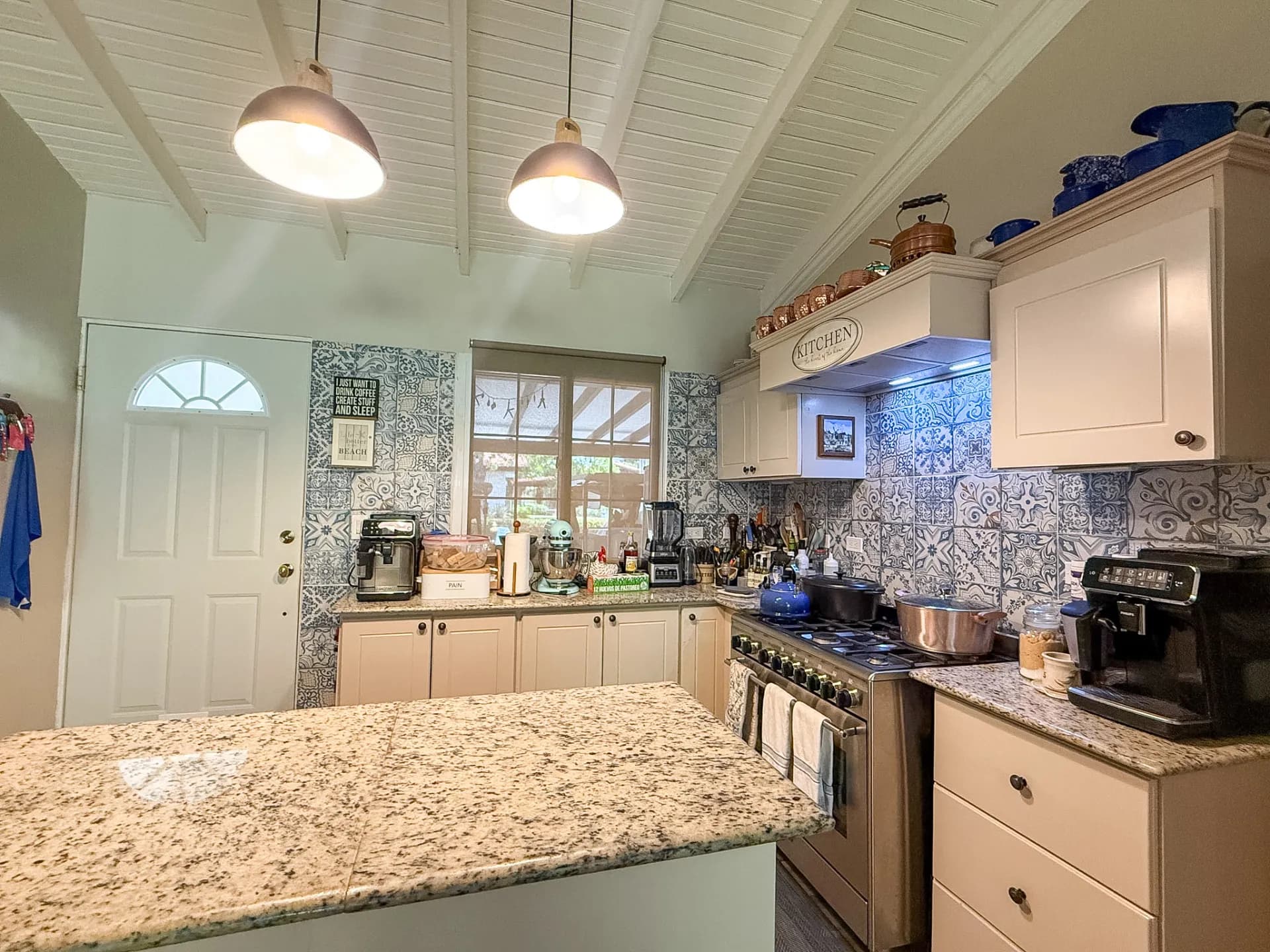FRESH ON THE MARKET | FULLY RENOVATED 3 BEDROOM SINGLE-STORY HOME IN CORONADO R-0107 - Image 8