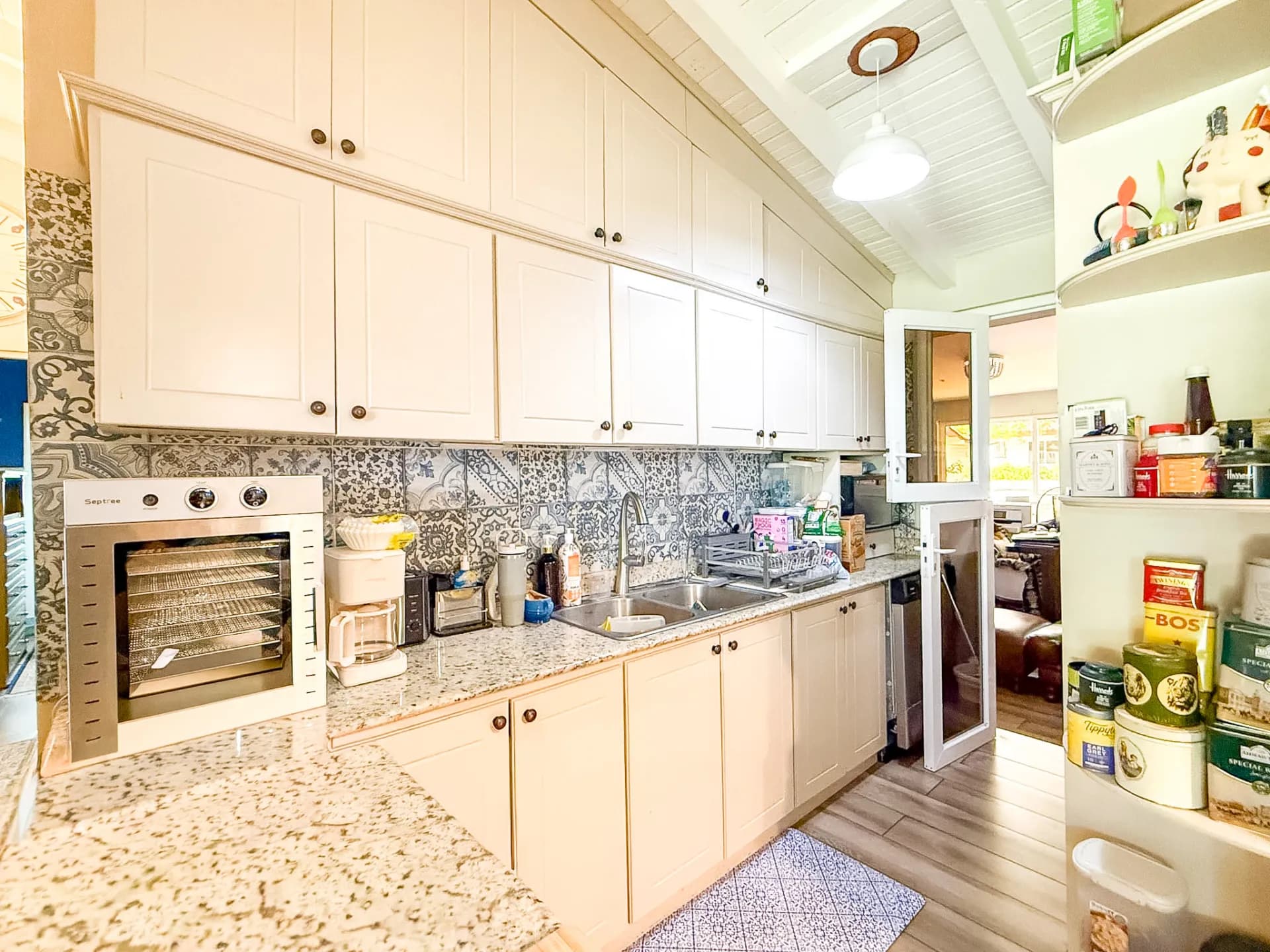 FRESH ON THE MARKET | FULLY RENOVATED 3 BEDROOM SINGLE-STORY HOME IN CORONADO R-0107 - Image 8