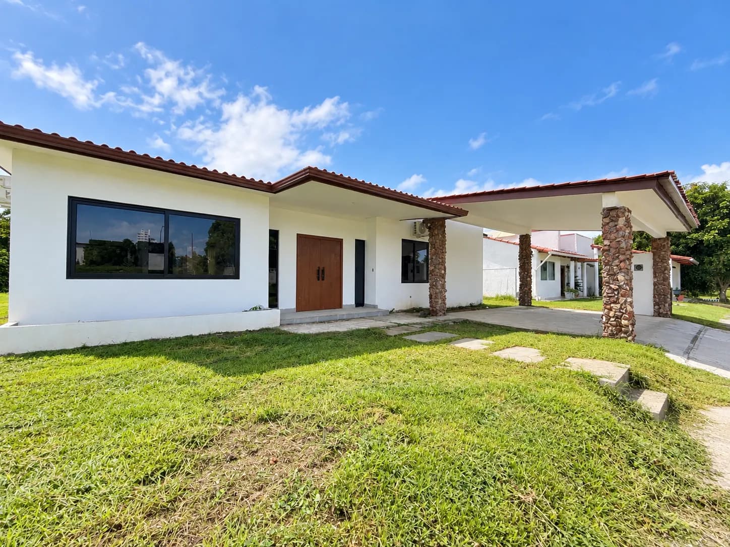 UNIQUE 3-BEDROOM + BONUS ROOM HOME WITH PRIVATE POOL & MOUNTAIN VIEWS IN MALIBU R-0134 - Image 1