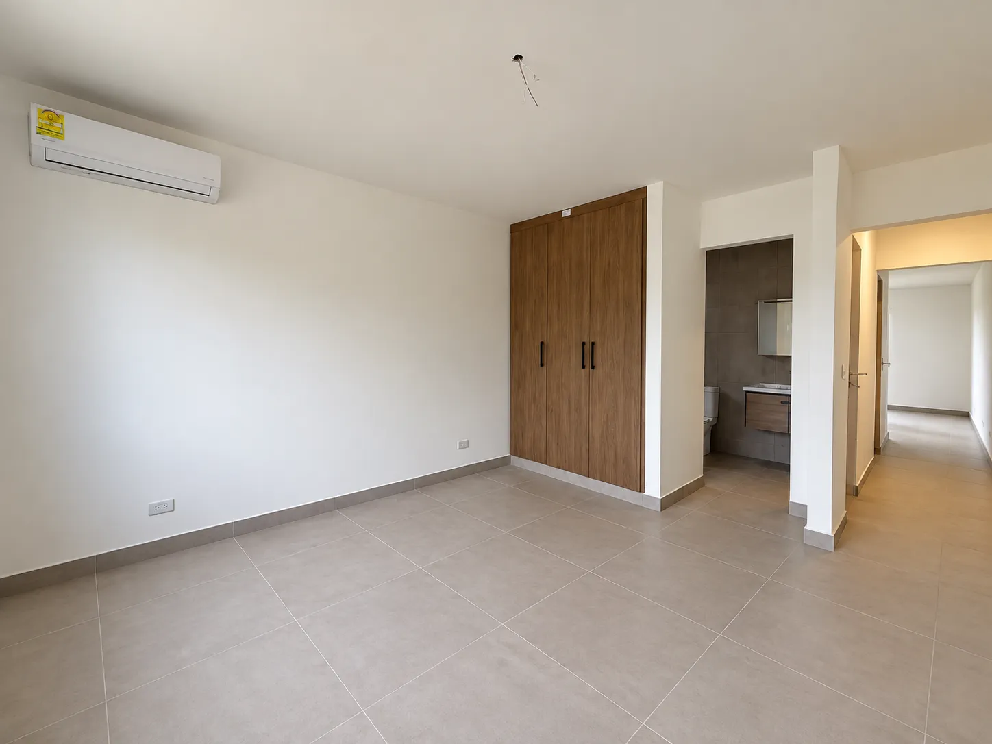 UNIQUE 3-BEDROOM + BONUS ROOM HOME WITH PRIVATE POOL & MOUNTAIN VIEWS IN MALIBU R-0134 - Image 17