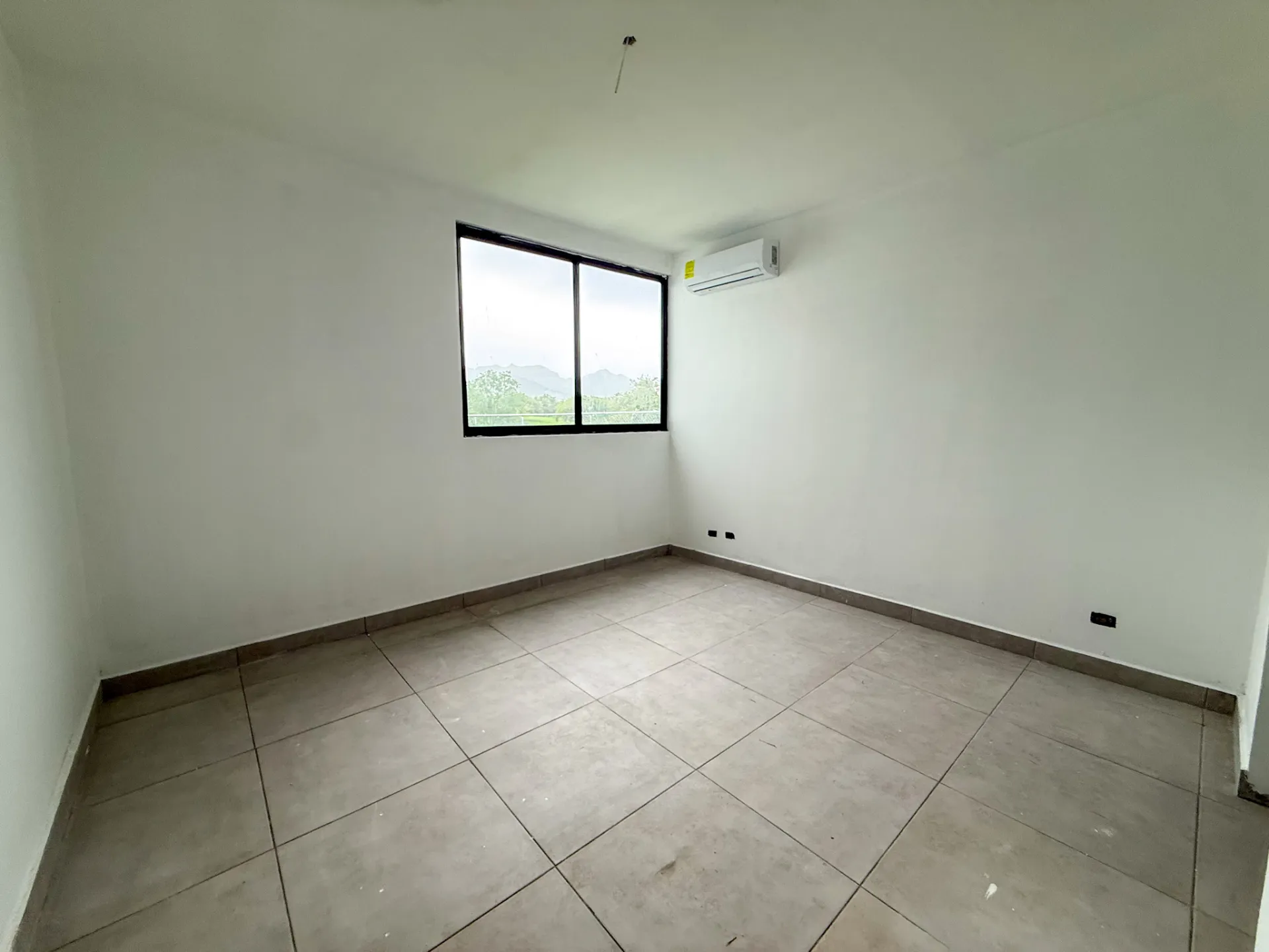 UNIQUE 3-BEDROOM + BONUS ROOM HOME WITH PRIVATE POOL & MOUNTAIN VIEWS IN MALIBU R-0134 - Image 12