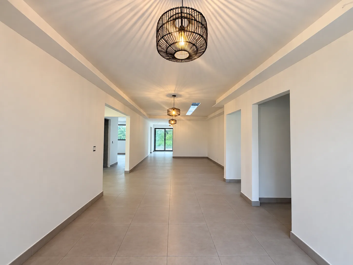 UNIQUE 3-BEDROOM + BONUS ROOM HOME WITH PRIVATE POOL & MOUNTAIN VIEWS IN MALIBU R-0134 - Image 4