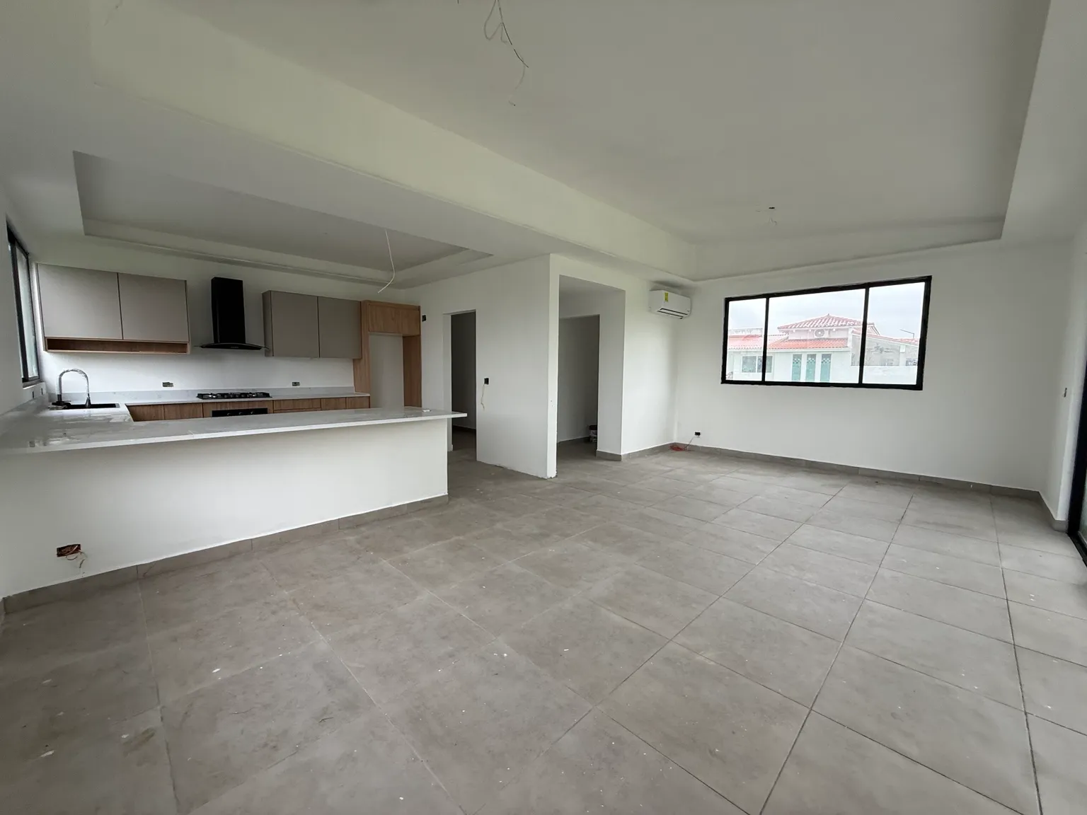 UNIQUE 3-BEDROOM + BONUS ROOM HOME WITH PRIVATE POOL & MOUNTAIN VIEWS IN MALIBU R-0134 - Image 6