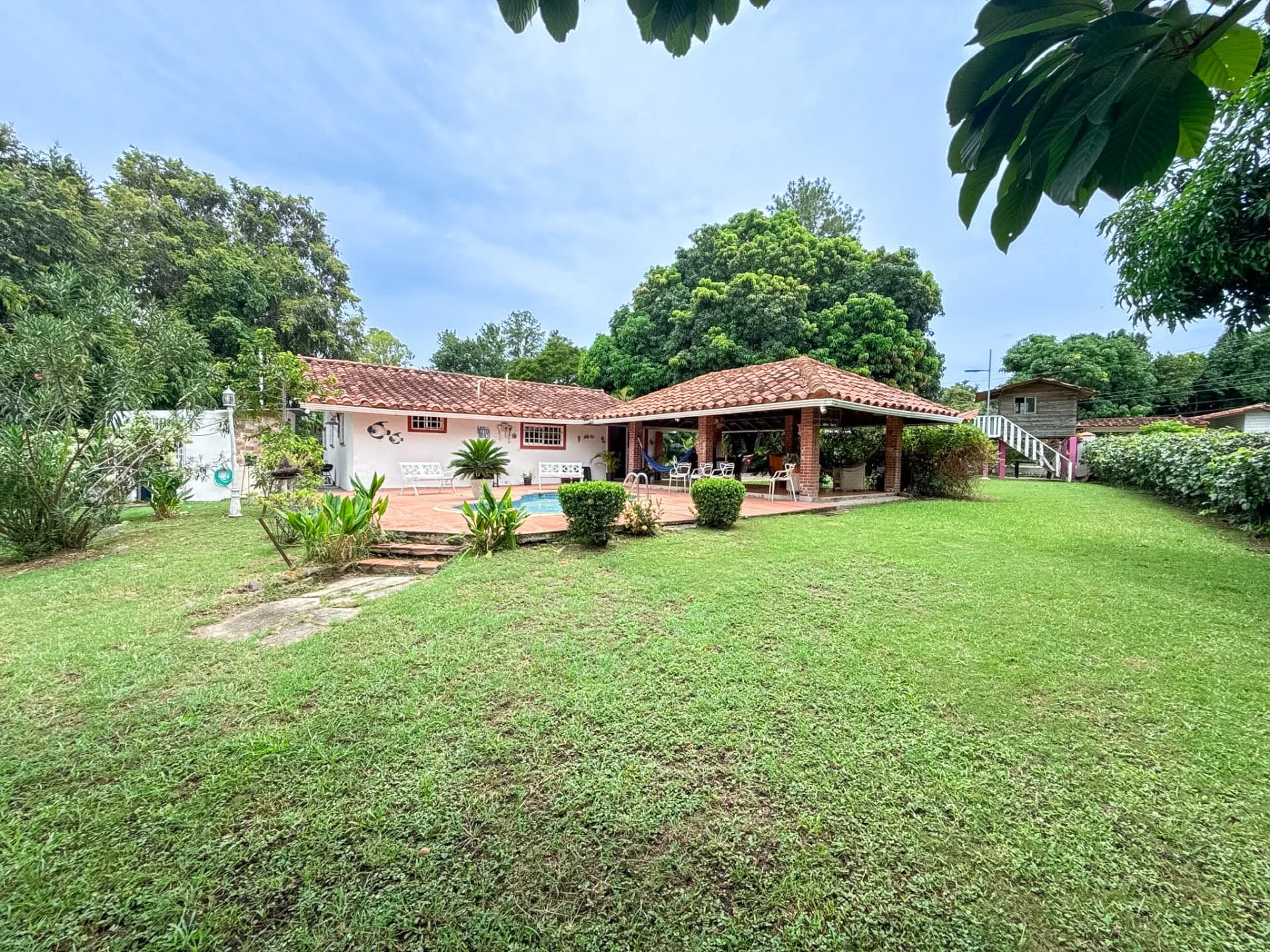 Exceptional Opportunity, 3-Bedroom Home with Pool in Coronado, Panama R-0103 - Image 2