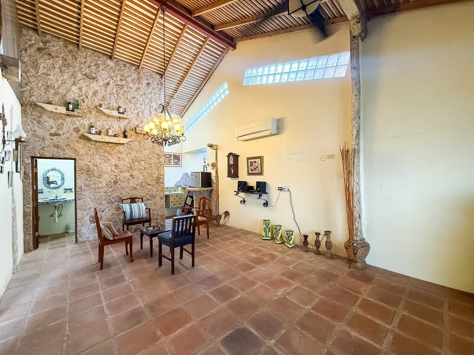 3-Bedroom Rustic Spanish Colonial Home in San Carlos, Panama R-0166 - Image 1