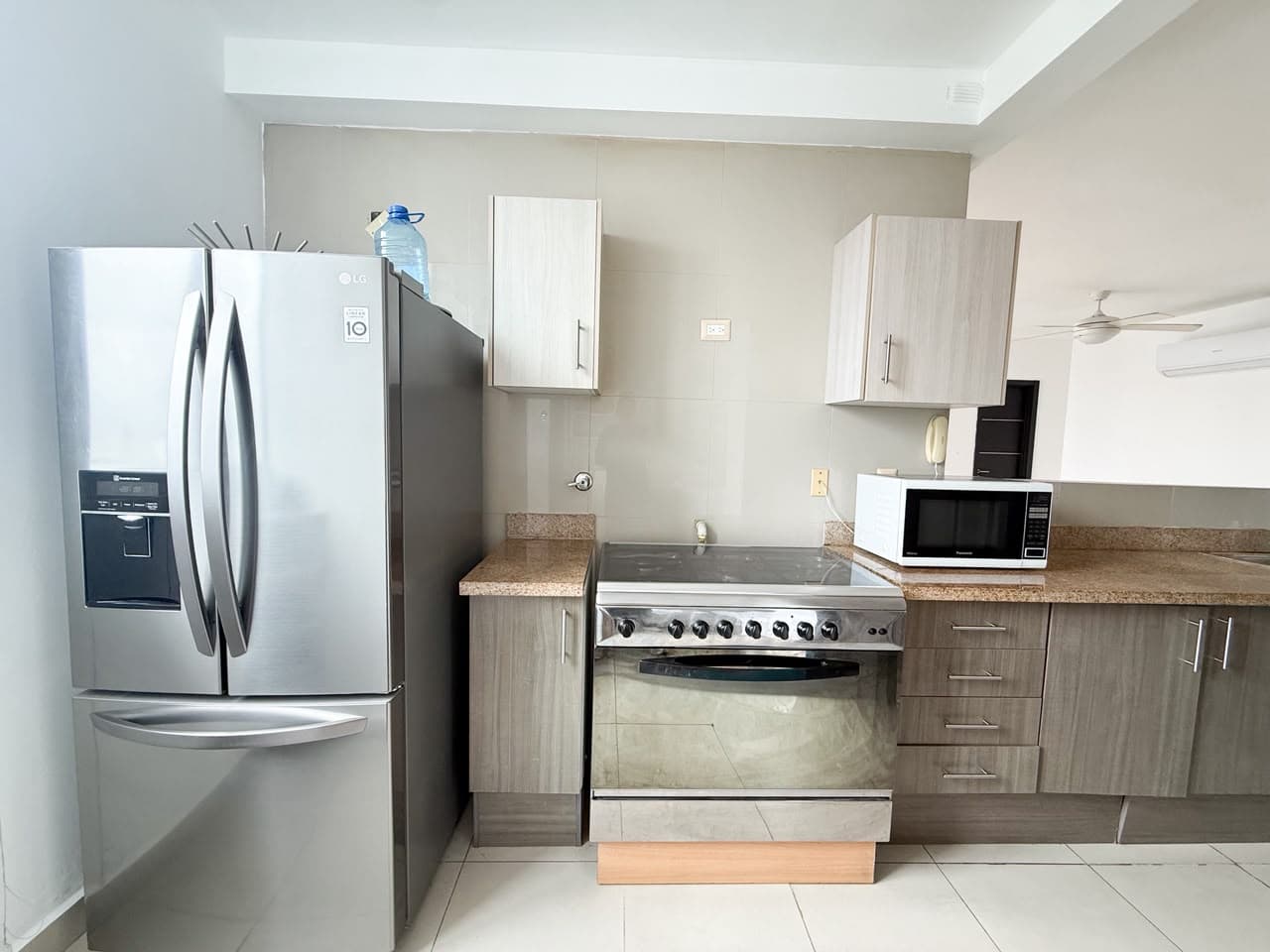 Modern Furnished 1-Bedroom Apartment for Rent at PH Harmony, San Francisco R-0043 - Image 6