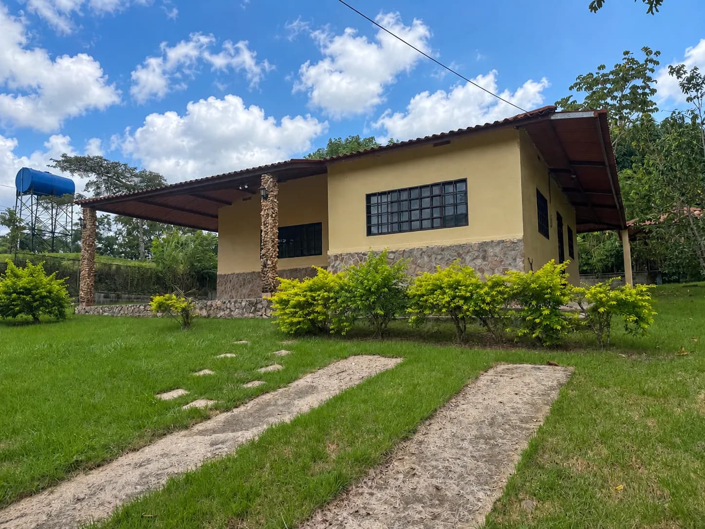 🏡 GREAT DEAL! 2-BEDROOM HOME IN A GATED COMMUNITY IN SAN CARLOS 🌴📍 San Carlos, Panama | R-0160 - Image 1