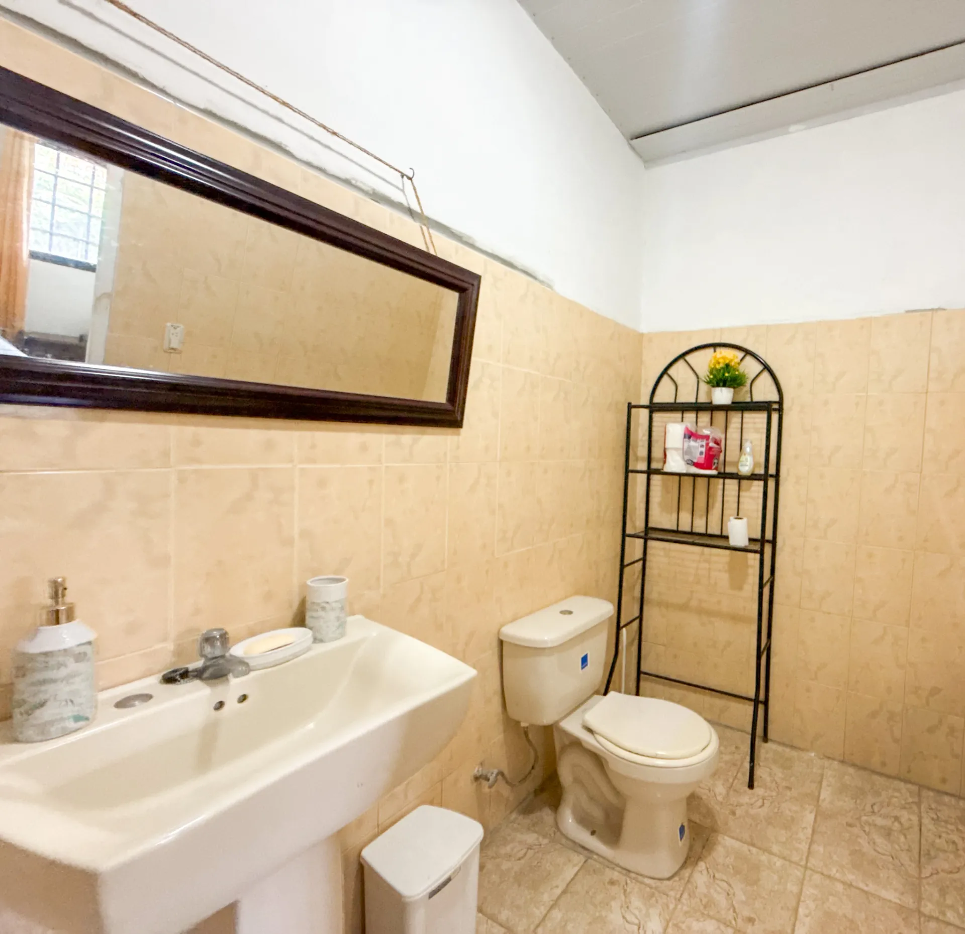 🏡 GREAT DEAL! 2-BEDROOM HOME IN A GATED COMMUNITY IN SAN CARLOS 🌴📍 San Carlos, Panama | R-0160 - Image 9