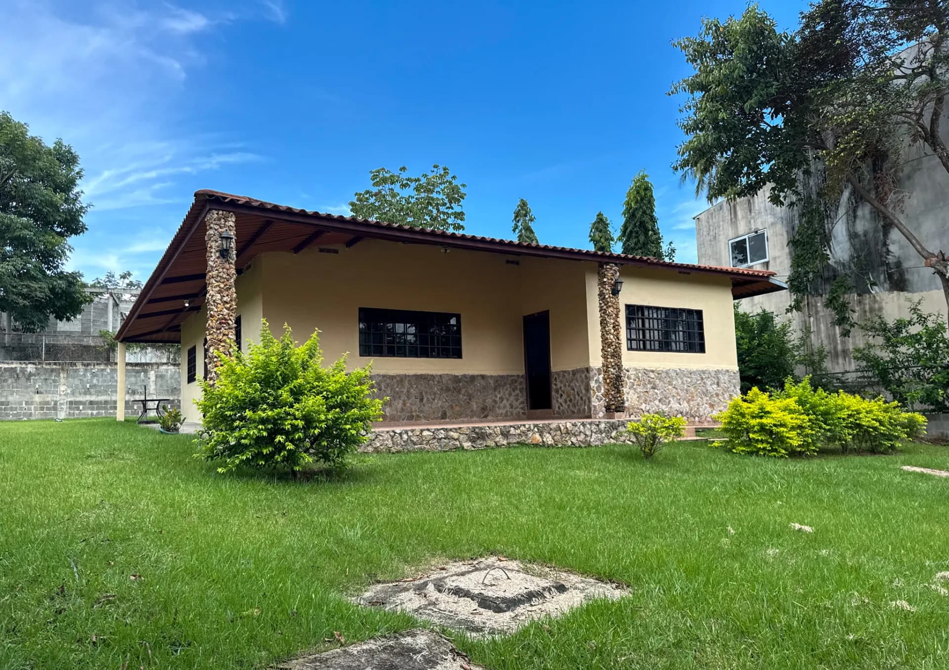 🏡 GREAT DEAL! 2-BEDROOM HOME IN A GATED COMMUNITY IN SAN CARLOS 🌴📍 San Carlos, Panama | R-0160 - Image 2