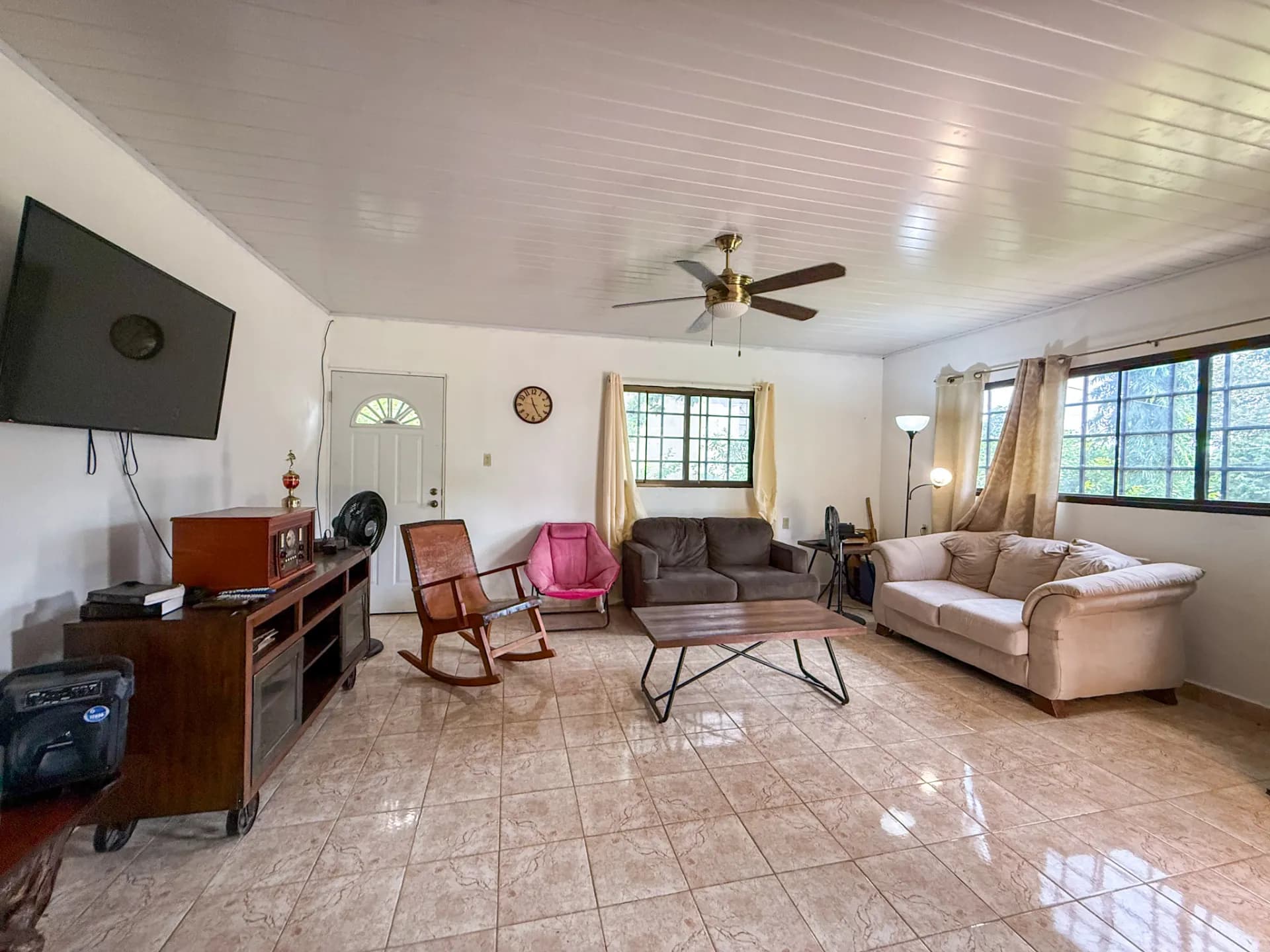 🏡 GREAT DEAL! 2-BEDROOM HOME IN A GATED COMMUNITY IN SAN CARLOS 🌴📍 San Carlos, Panama | R-0160 - Image 4