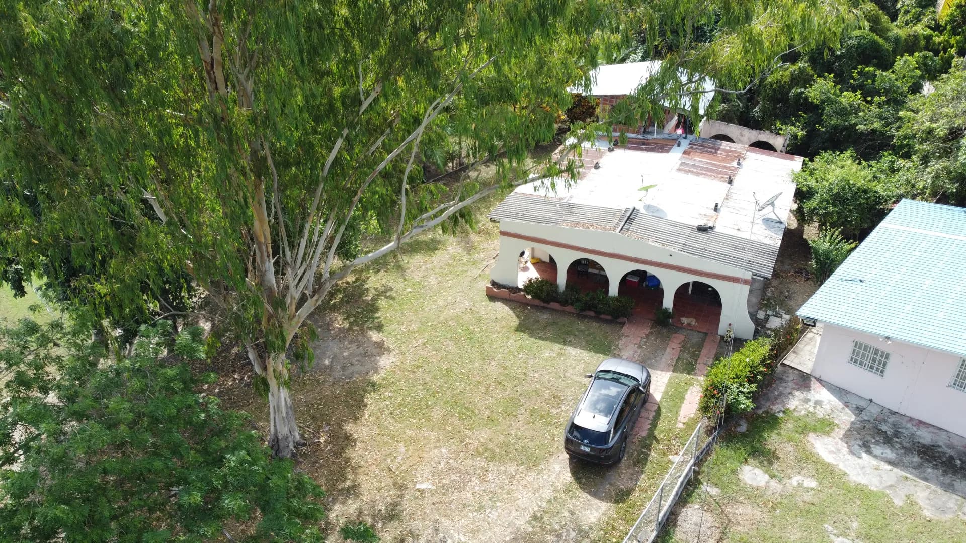 Fixer-Upper Gem: 3-Bedroom Home Near the Beach R-0065 - Image 1