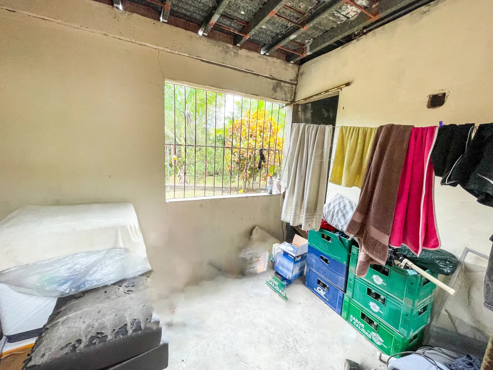 Fixer-Upper Gem: 3-Bedroom Home Near the Beach R-0065 - Image 10