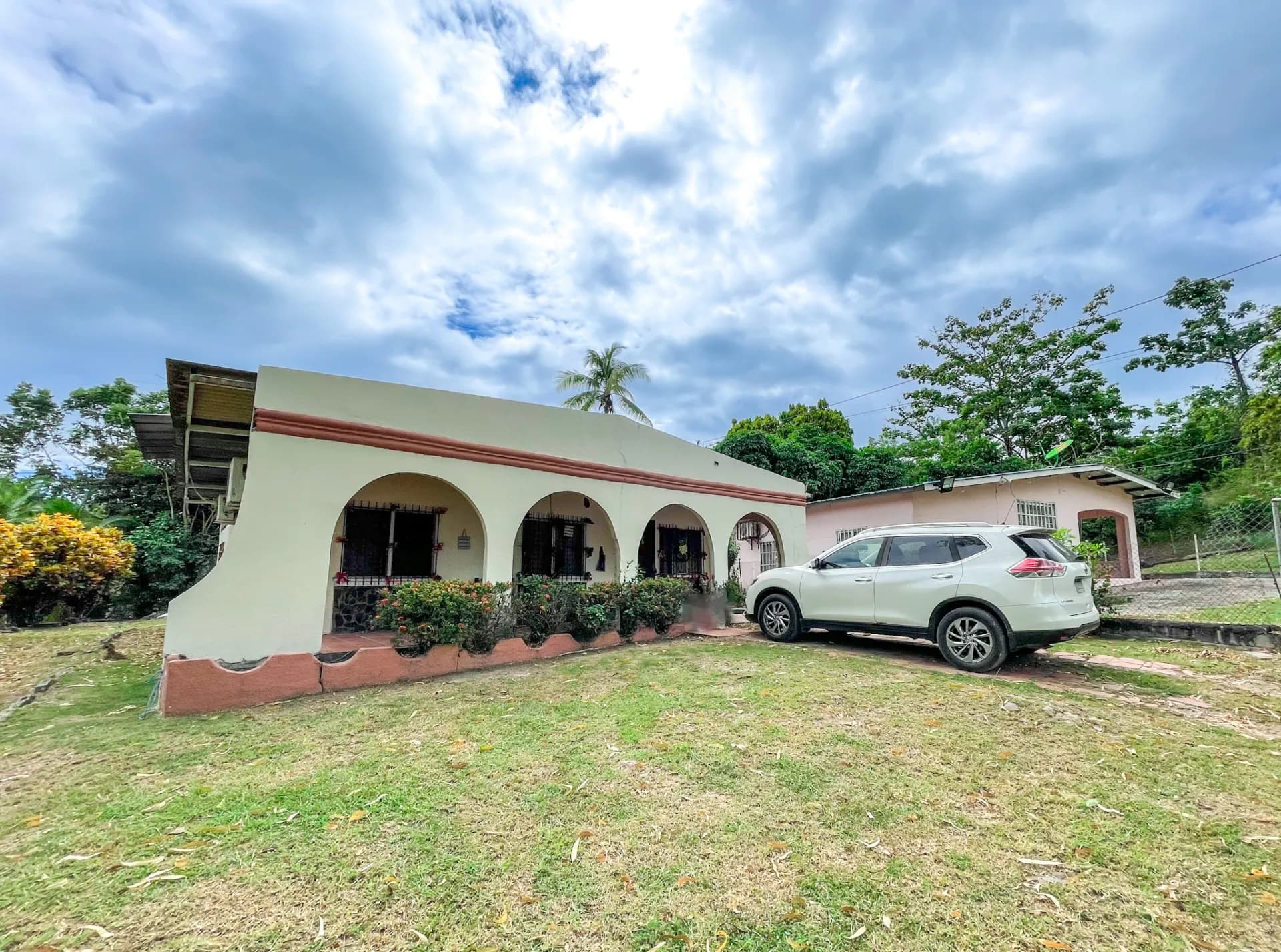 Fixer-Upper Gem: 3-Bedroom Home Near the Beach R-0065 - Image 12