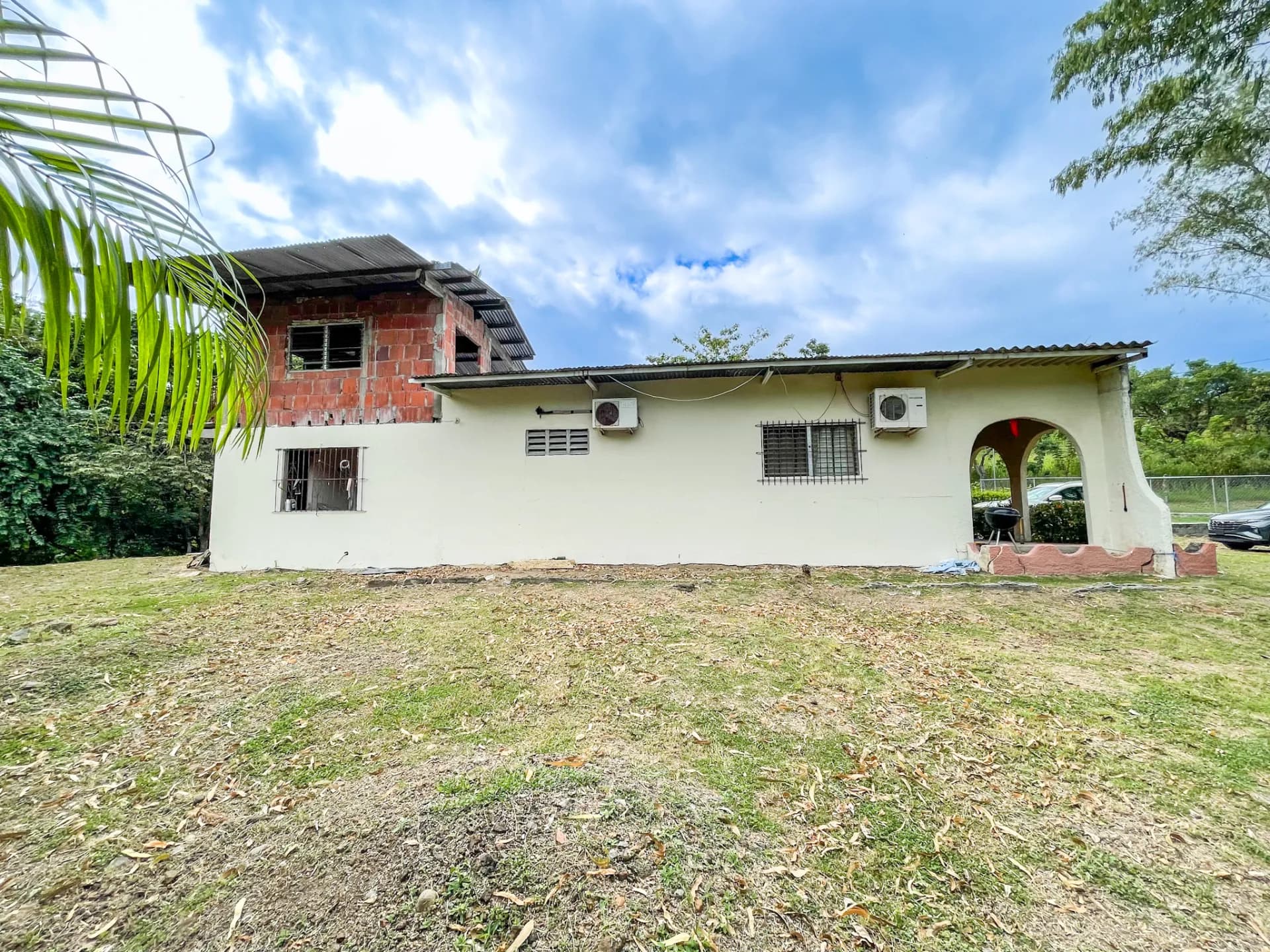 Fixer-Upper Gem: 3-Bedroom Home Near the Beach R-0065 - Image 15