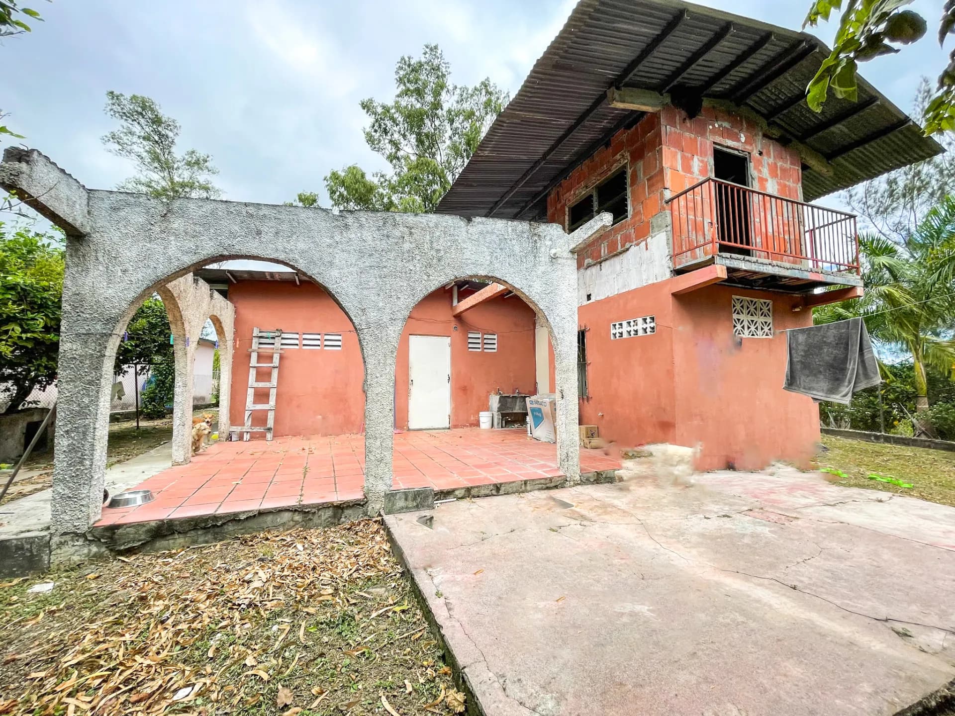 Fixer-Upper Gem: 3-Bedroom Home Near the Beach R-0065 - Image 4