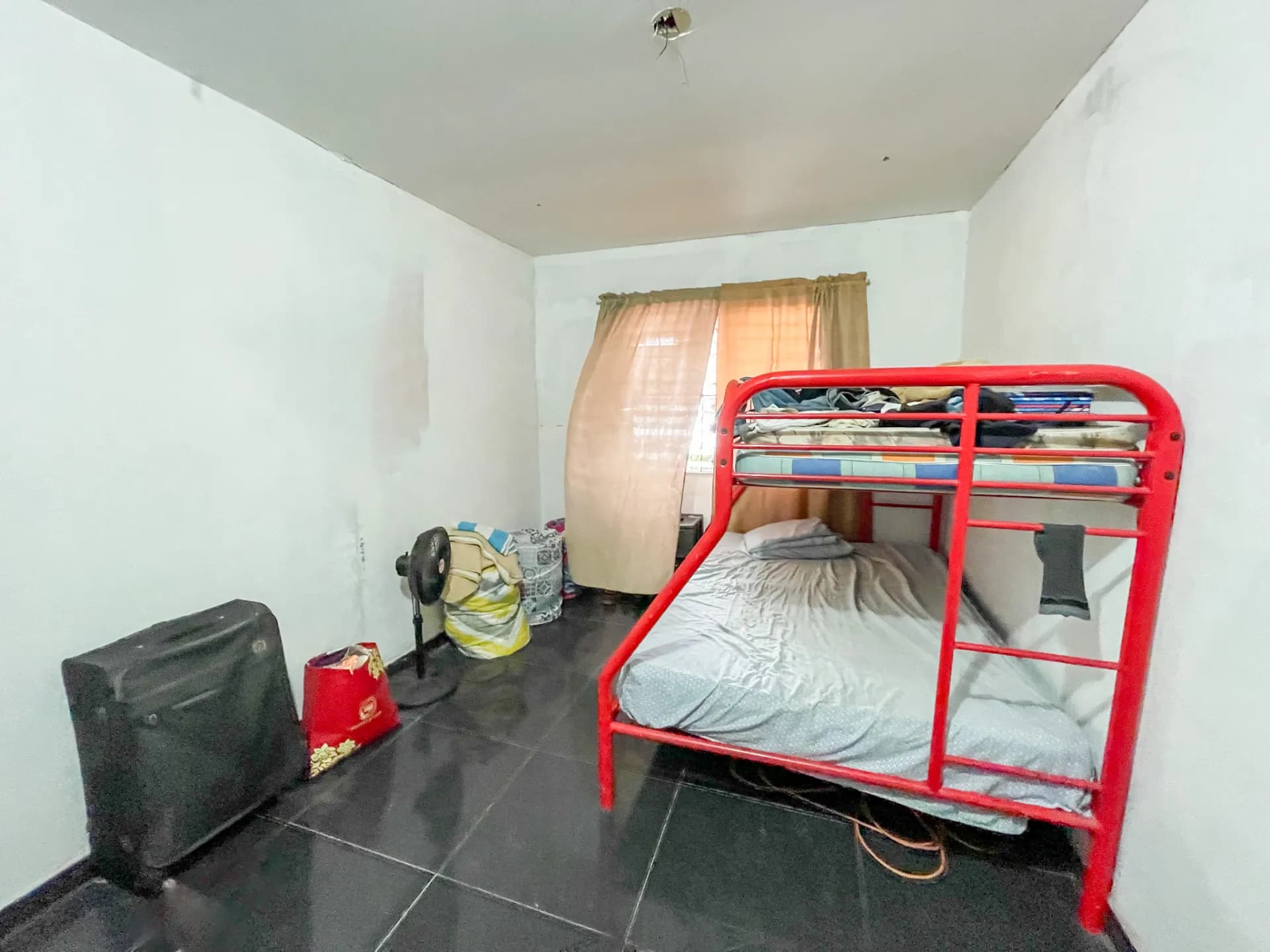 Fixer-Upper Gem: 3-Bedroom Home Near the Beach R-0065 - Image 8