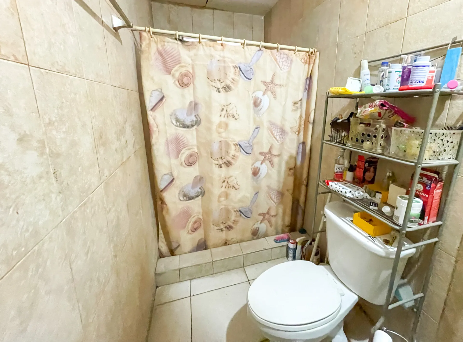 Fixer-Upper Gem: 3-Bedroom Home Near the Beach R-0065 - Image 9