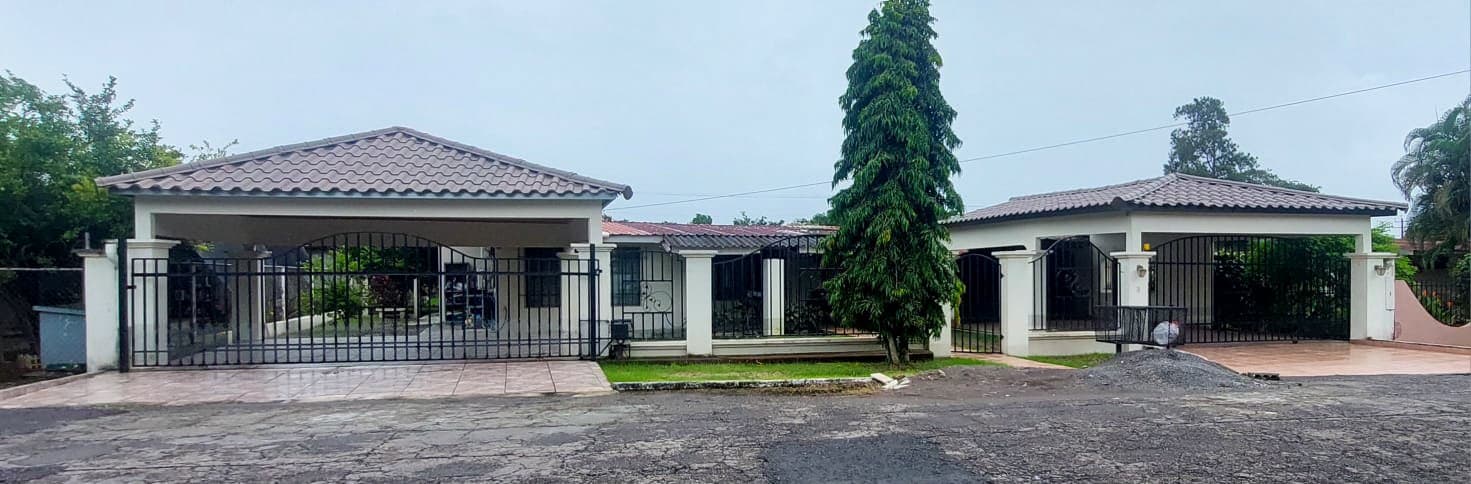 Spacious house for sale with 5 bedrooms in David, Chiriqui L-0584