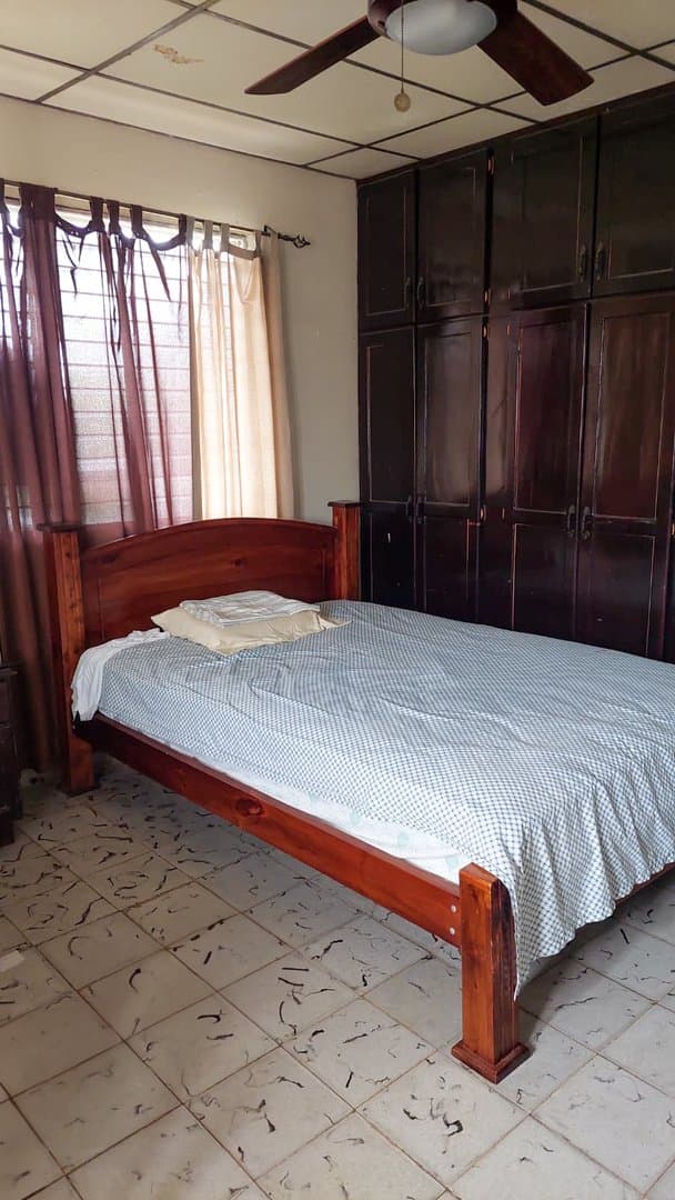 Spacious house for sale with 5 bedrooms in David, Chiriqui L-0584 - Image 11
