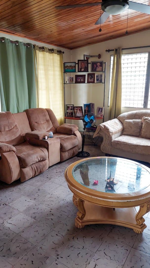 Spacious house for sale with 5 bedrooms in David, Chiriqui L-0584 - Image 2