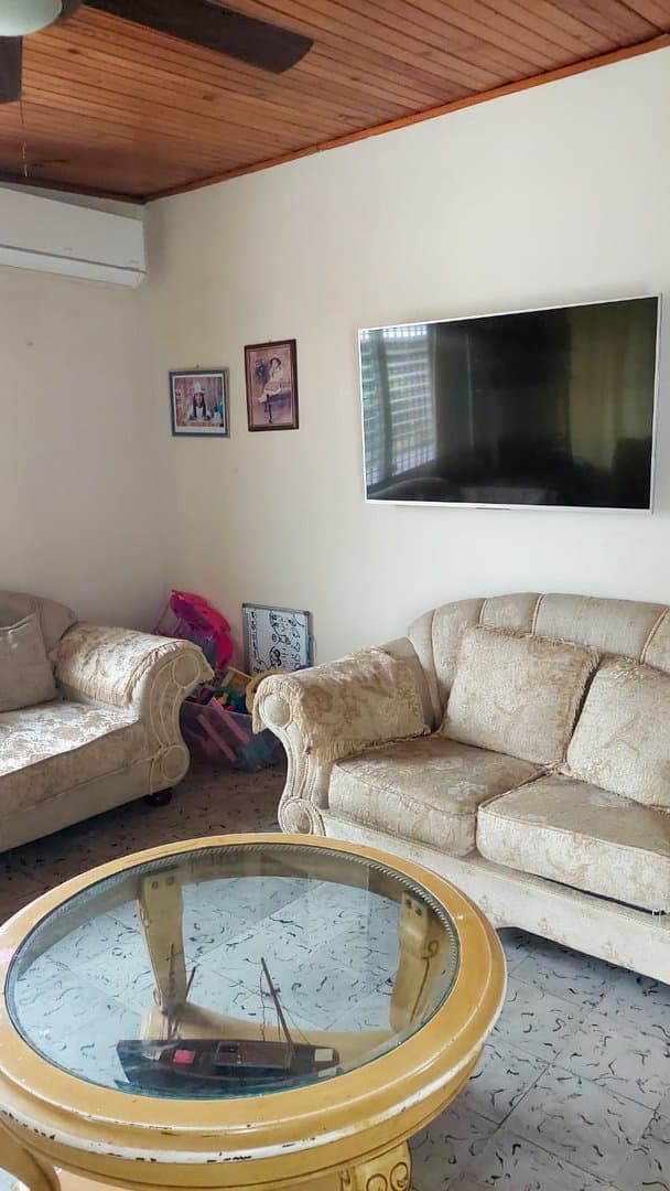 Spacious house for sale with 5 bedrooms in David, Chiriqui L-0584 - Image 3