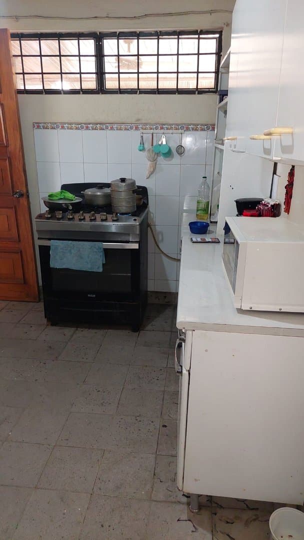 Spacious house for sale with 5 bedrooms in David, Chiriqui L-0584 - Image 5