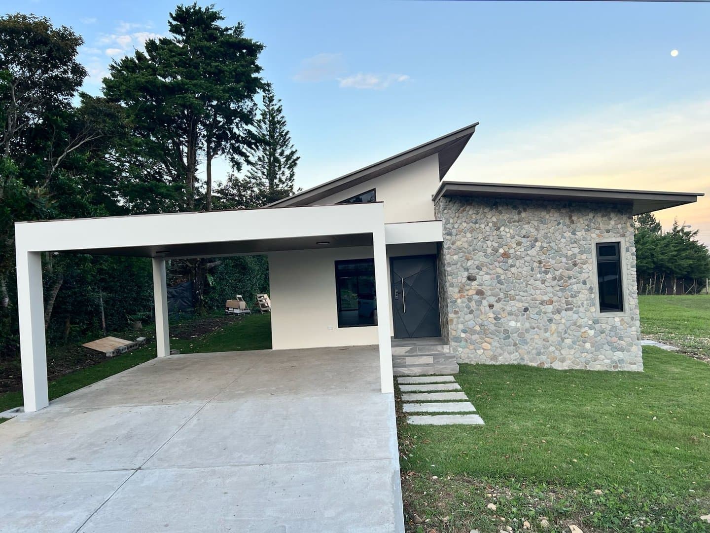 Casa Collina – Modern and Functional Design in Alto Boquete L-0053 - Image 10