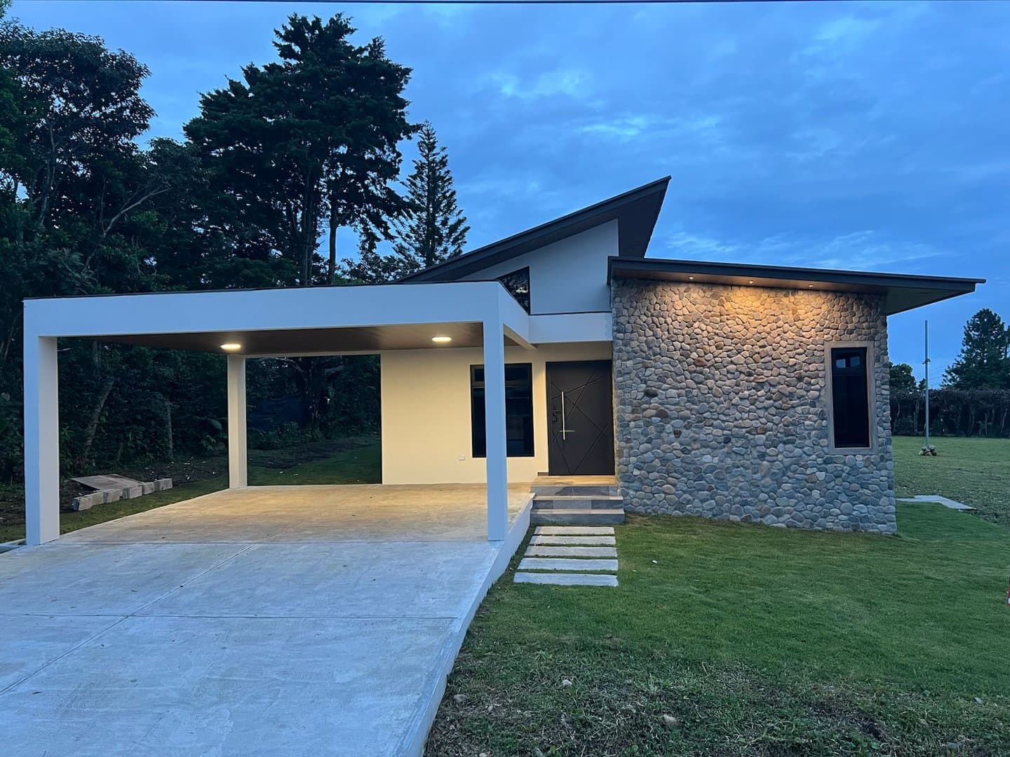 Casa Collina – Modern and Functional Design in Alto Boquete L-0053 - Image 11