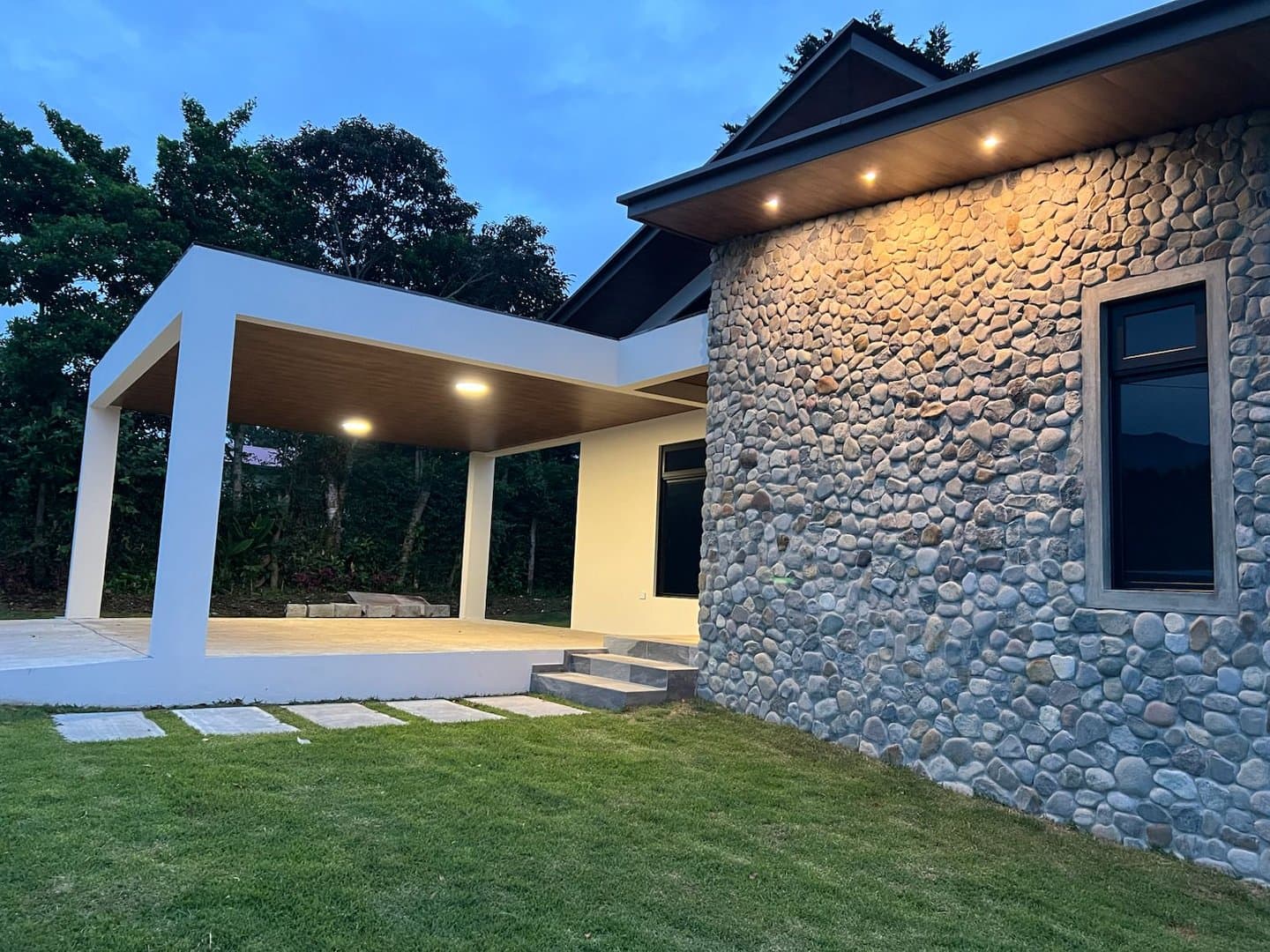 Casa Collina – Modern and Functional Design in Alto Boquete L-0053 - Image 12