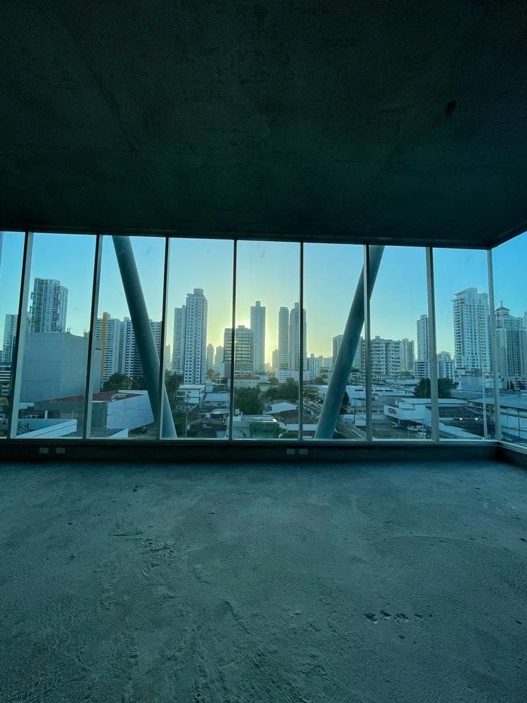 Office with spectacular views at Office 77, San Francisco P-0546 - Image 4