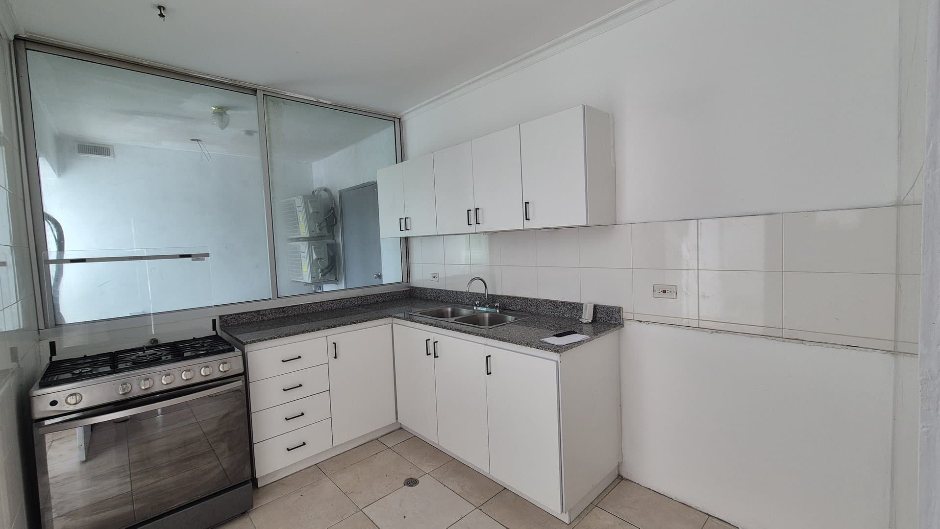 Spacious 3-Bedroom Apartment in Bella Vista, Panama City P-0340 - Image 60
