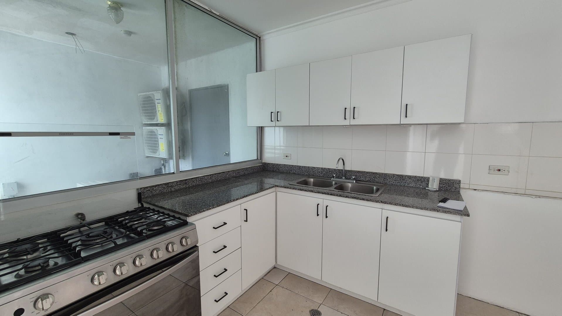 Spacious 3-Bedroom Apartment in Bella Vista, Panama City P-0340 - Image 13