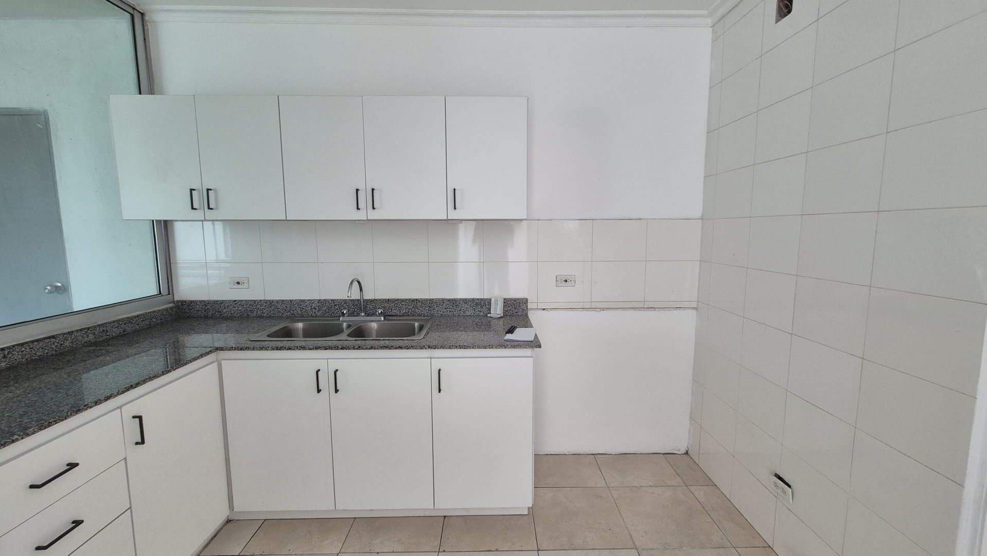 Spacious 3-Bedroom Apartment in Bella Vista, Panama City P-0340 - Image 14