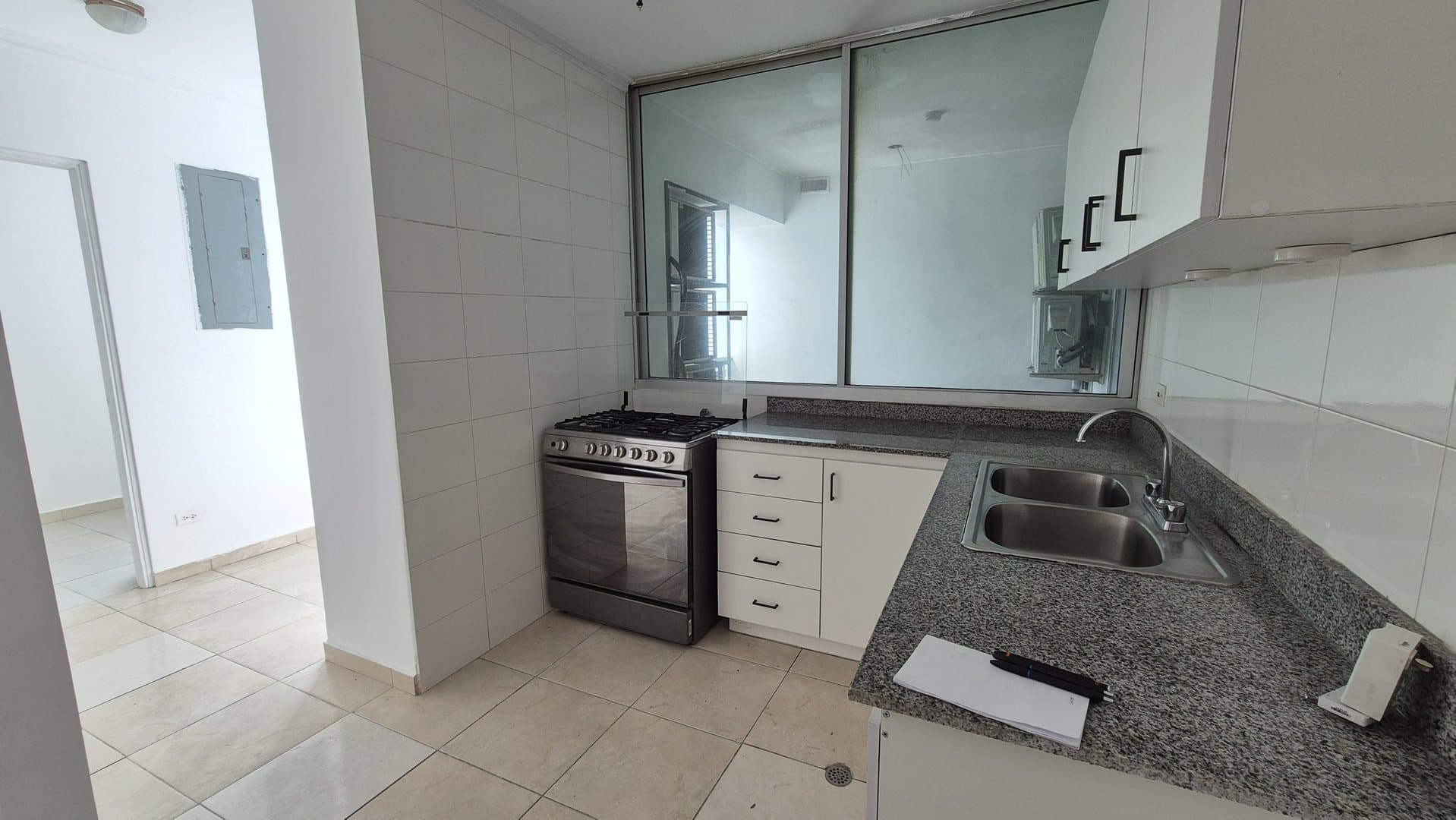 Spacious 3-Bedroom Apartment in Bella Vista, Panama City P-0340 - Image 63