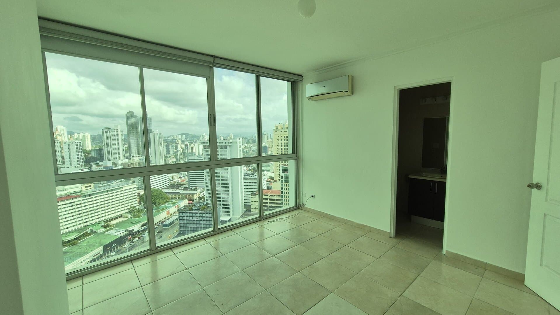 Spacious 3-Bedroom Apartment in Bella Vista, Panama City P-0340 - Image 22